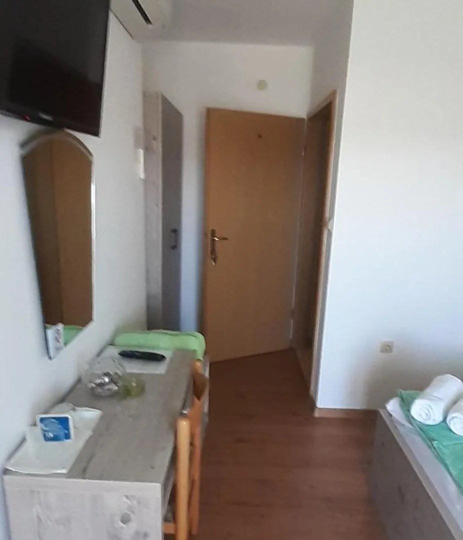 B&B Bed And Breakfast Brko 로파르