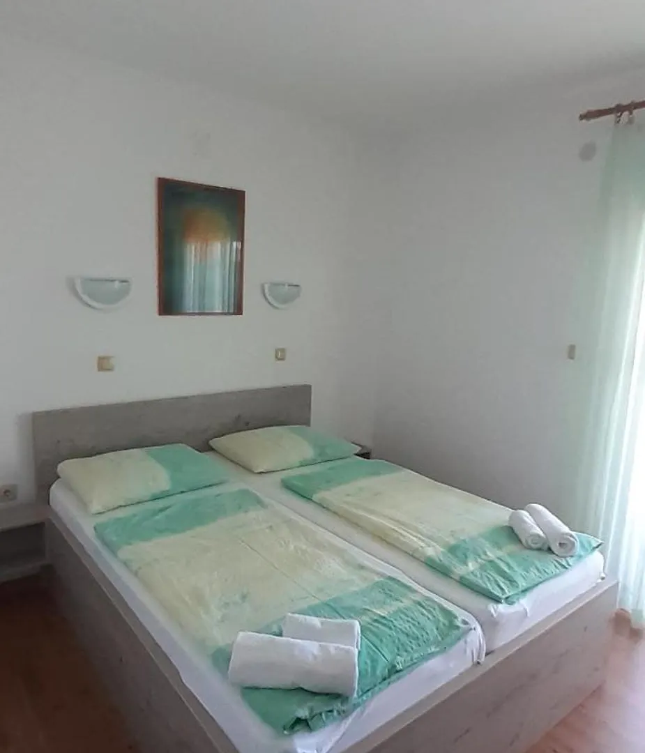 Bed And Breakfast Brko 로파르 0*,