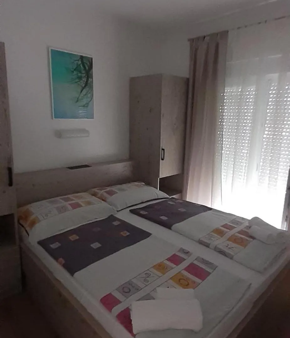 B&B Bed And Breakfast Brko 로파르