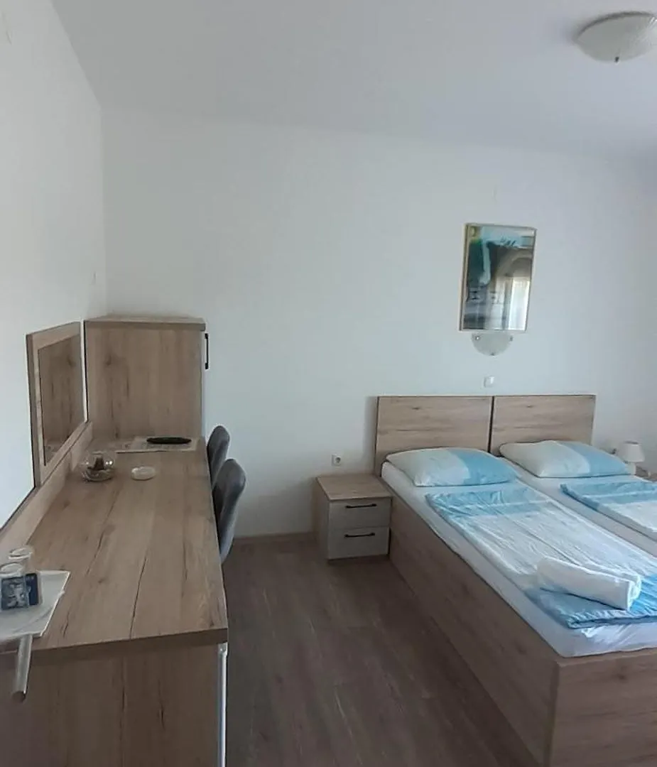 Bed And Breakfast Brko 로파르 B&B