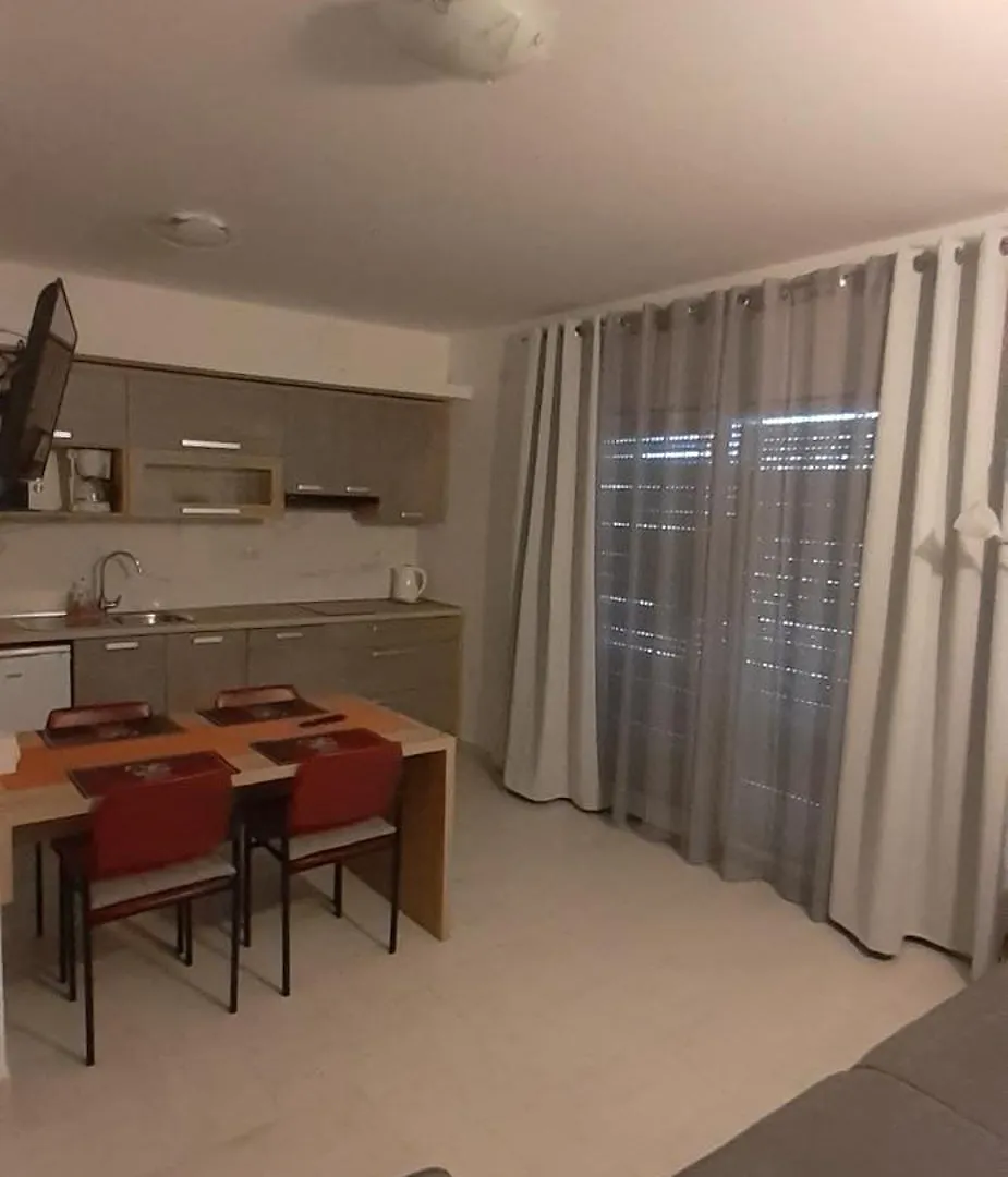 Bed And Breakfast Brko 로파르 B&B