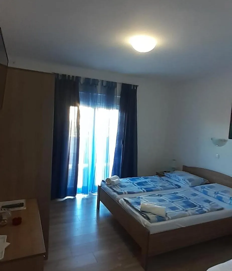 Bed And Breakfast Brko 로파르