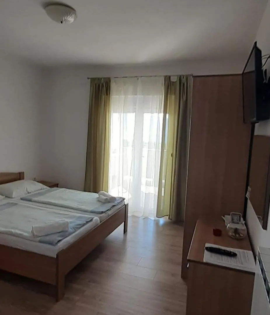 Bed And Breakfast Brko 로파르 B&B