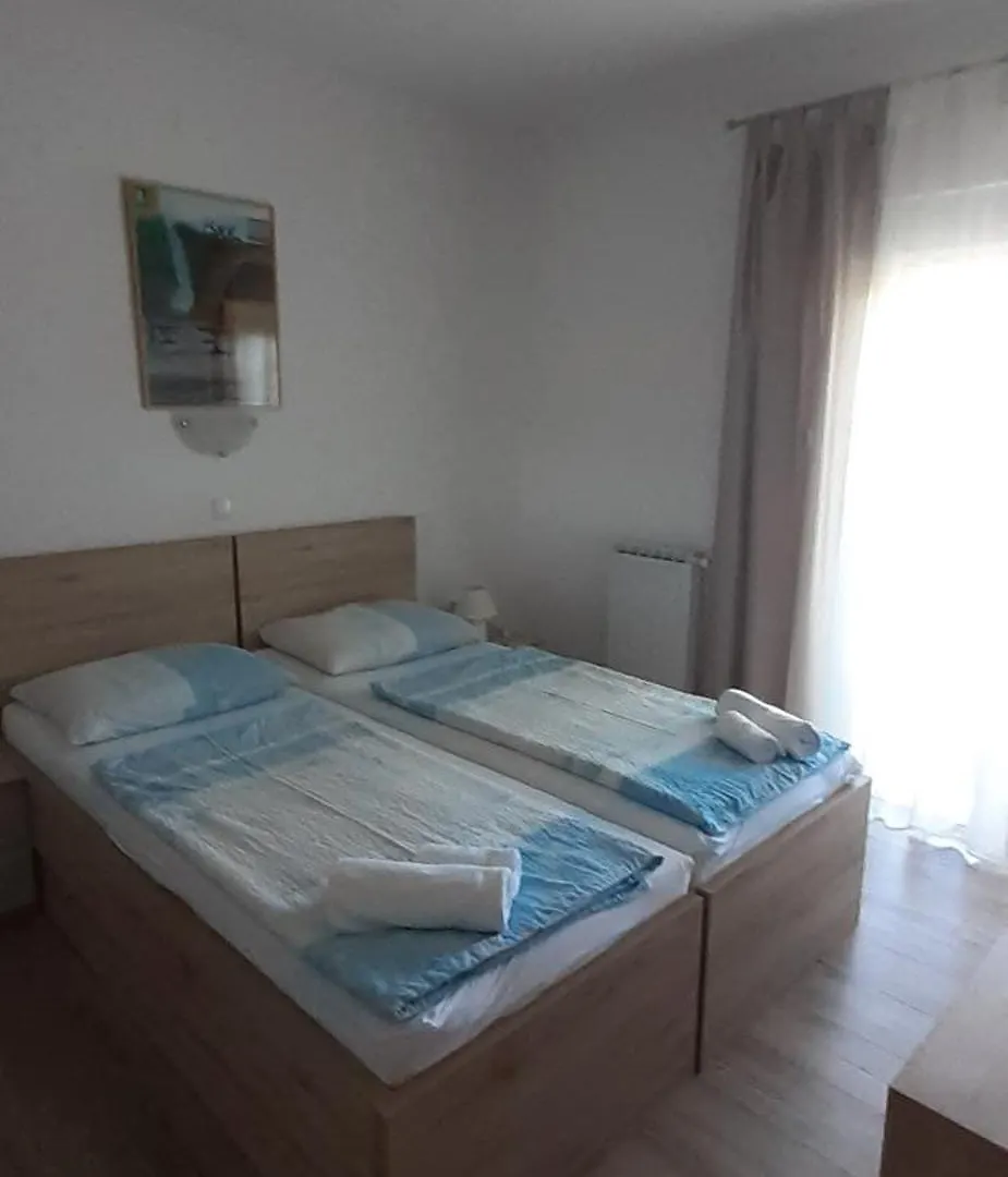 Bed And Breakfast Brko 로파르