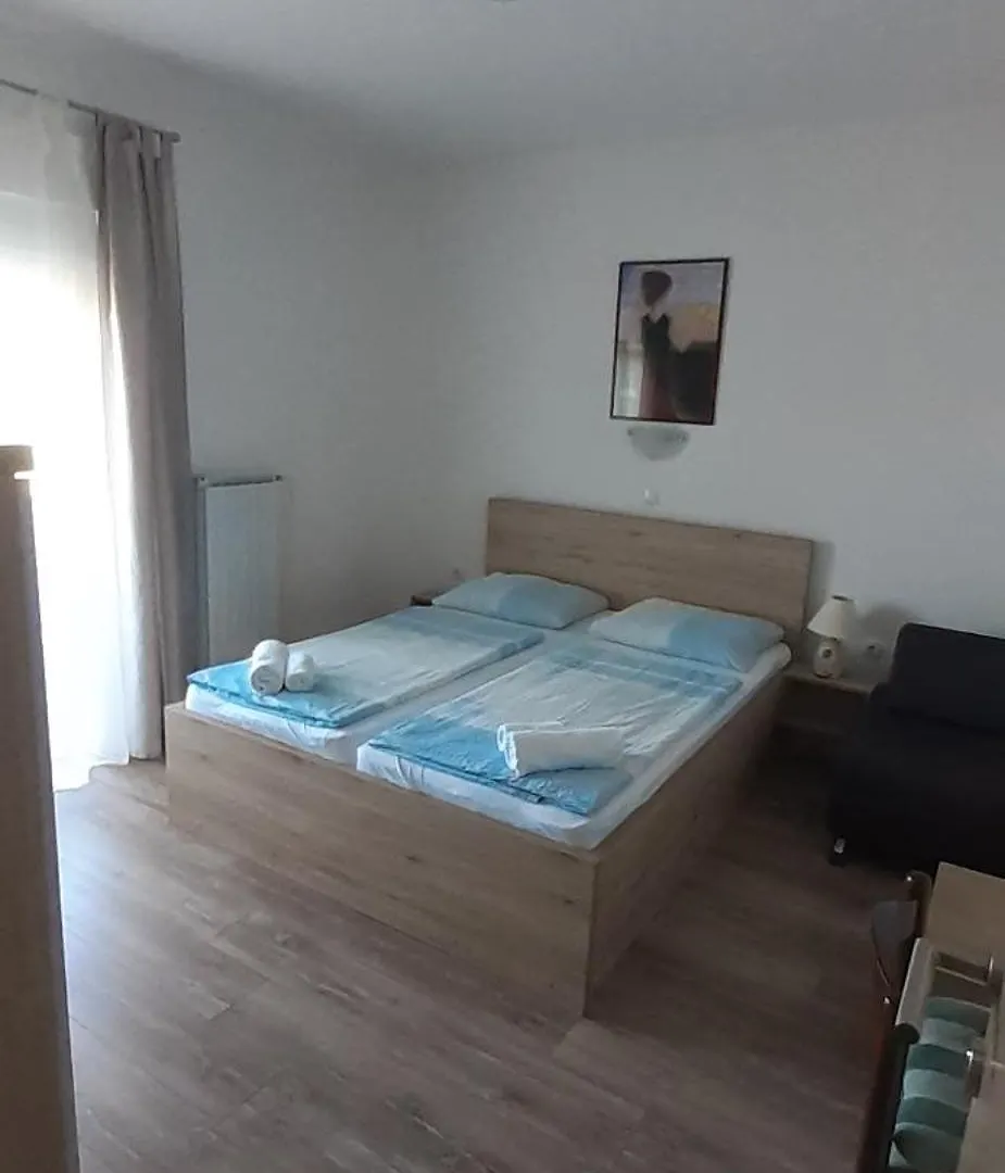 Bed And Breakfast Brko 로파르 0*,