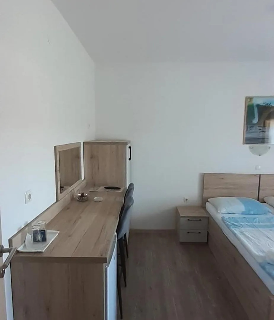 Bed And Breakfast Brko 로파르