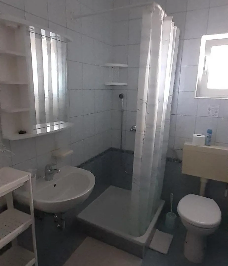 B&B Bed And Breakfast Brko 로파르